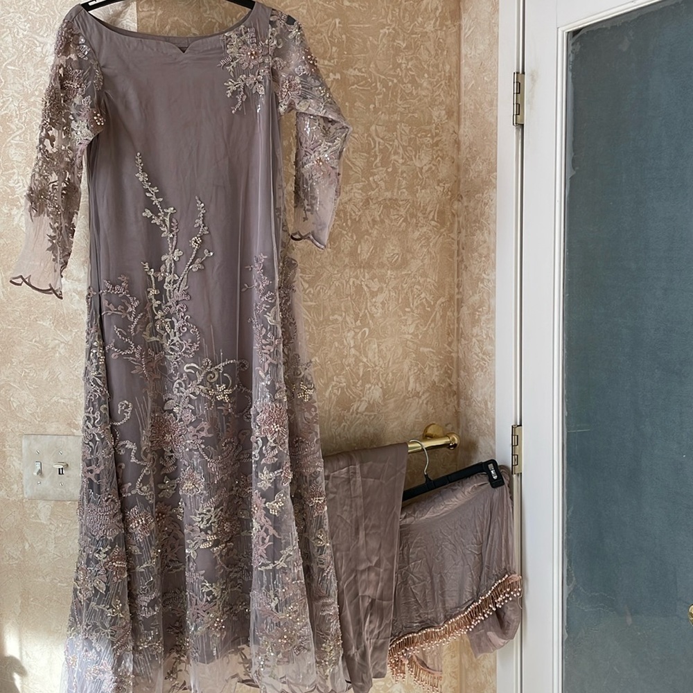 Very pretty, worn once for few hours
